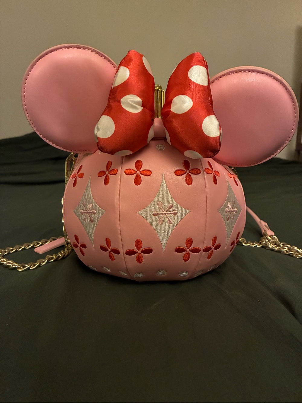 Disneys Stitch Shoppe by Loungefly Pink Minnie Mouse Crossbody Christmas Bag